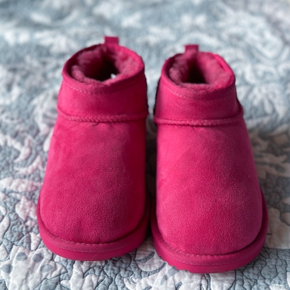Ugg Classic Mini Boot in Pink for Girls - Picture 3 of 5